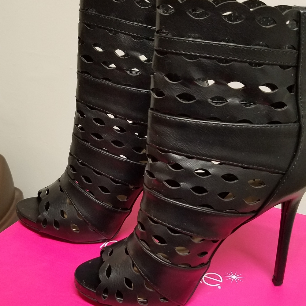 Black Stilleto Heels